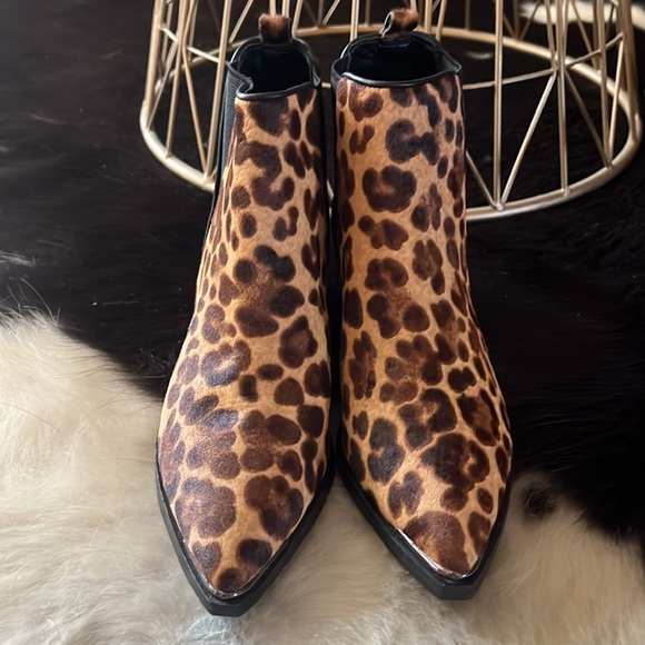 MARC FISHER Mlyardly Leopard Calf Hair Chelsea Leather Pointed Toe Ankle Boots 5 - Picture 8 of 10